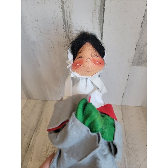 Large Annalee caroler woman Pilgrim Xmas home decor smile - Picture 11 of 14